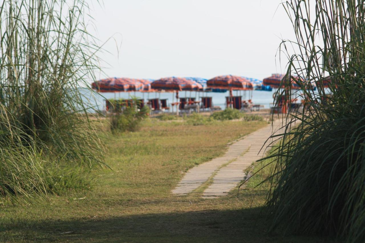 Hotel Lido Васто Экстерьер фото