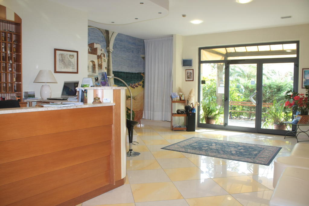 Hotel Lido Васто Экстерьер фото
