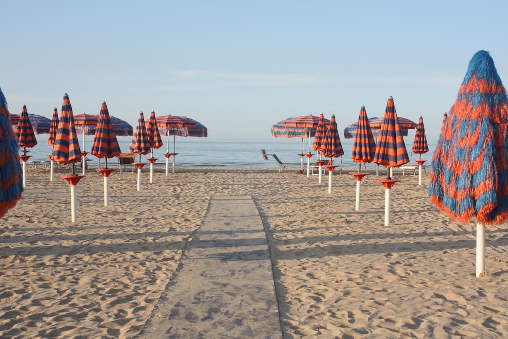 Hotel Lido Васто Экстерьер фото